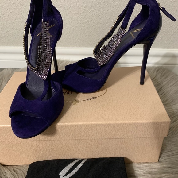 Brian atwood size 7.5